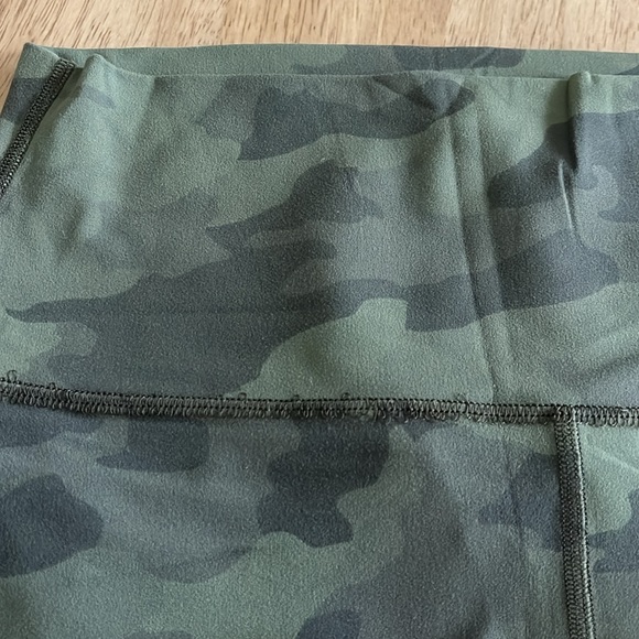 Camo Lululemon Leggings - Picture 12 of 15